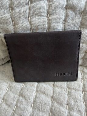 Moda NWOT Dark Brown Leather Bifold Wallet